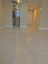 10901 N Kendall Dr in Miami, FL - Building Photo