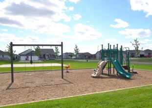 4425 W Townsley Pl in Sioux Falls, SD - Building Photo - Building Photo