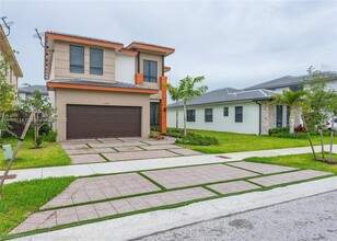 15965 SW 136 Way, Unit D-240 in Miami, FL - Building Photo - Building Photo