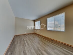 39861 Waterloo Dr in Beach Park, IL - Foto de edificio - Building Photo