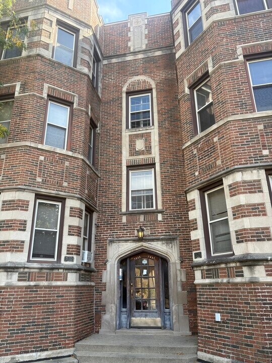 7635 S Yates Blvd in Chicago, IL - Building Photo