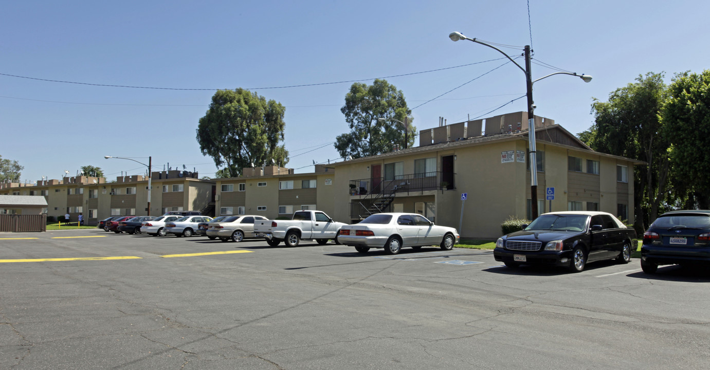 Vista Pointe in Colton, CA - Building Photo