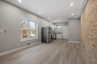 5235 S Indiana Ave, Unit 3 in Chicago, IL - Building Photo