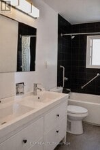 12 Kings Ct in Orillia, ON - Building Photo - Building Photo