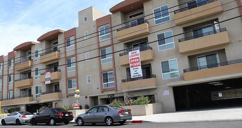 Bellaire Crest in North Hollywood, CA - Building Photo