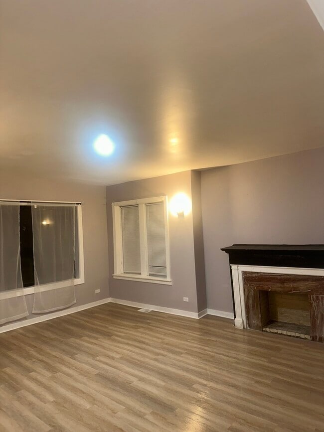 8017 S St Lawrence Ave in Chicago, IL - Building Photo - Building Photo