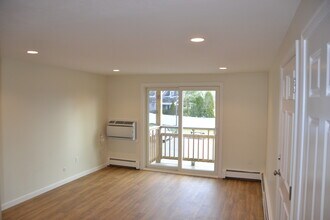 Merrimac Street Apartments in Newburyport, MA - Building Photo - Building Photo