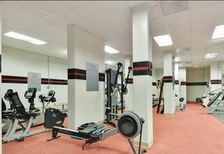 5500 Friendship Blvd, Unit 2329N in Chevy Chase, MD - Foto de edificio - Building Photo