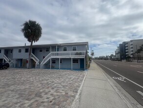 14715 Gulf Blvd in Madeira Beach, FL - Building Photo - Building Photo