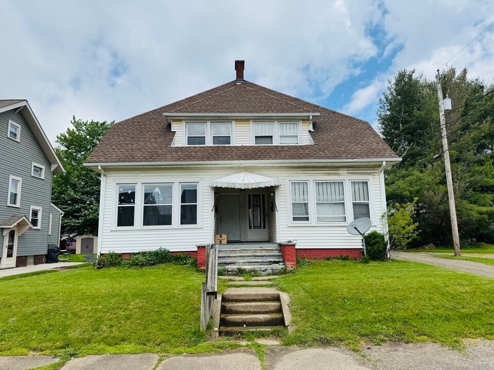 1301 Woodward Pl NW, Unit East Side in Canton, OH - Foto de edificio