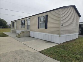 76 Stebbins Dr in Winter Haven, FL - Building Photo