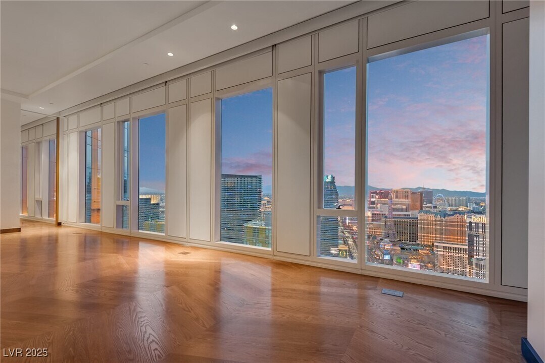 3750 S Las Vegas Blvd in Las Vegas, NV - Building Photo