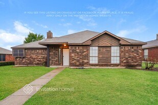 1610 Autumn Breeze Ln in Lewisville, TX - Building Photo
