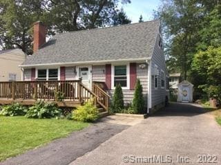 property at 72 Hillcrest Rd