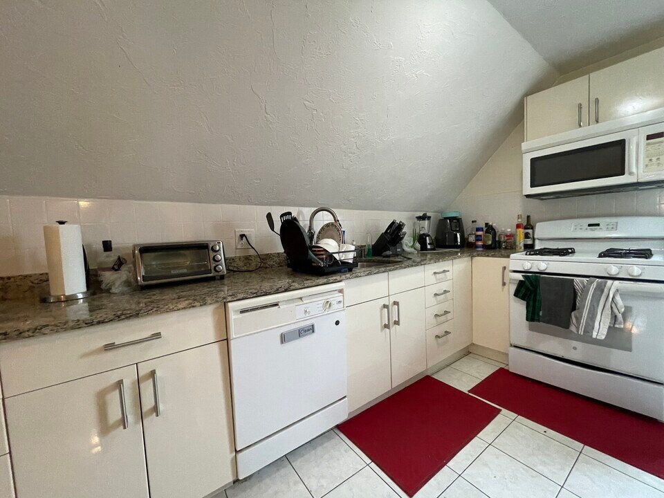 65 Fairbanks St, Unit 2 in Boston, MA - Building Photo