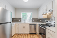 Dawson Village Apartments in Portland, OR - Building Photo - Interior Photo