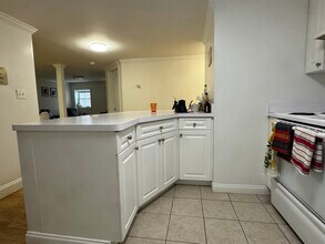 1533 Beacon St, Unit 2A in Brookline, MA - Foto de edificio - Building Photo