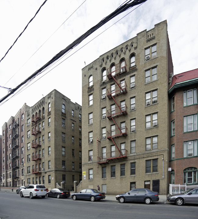 2285 Sedgwick Ave in Bronx, NY - Building Photo