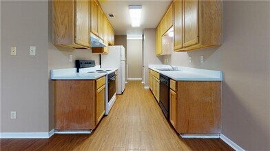 907 Balcones Dr-Unit -113 in College Station, TX - Building Photo - Building Photo