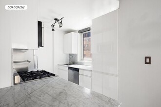 322 W 57th St in New York, NY - Building Photo - Building Photo