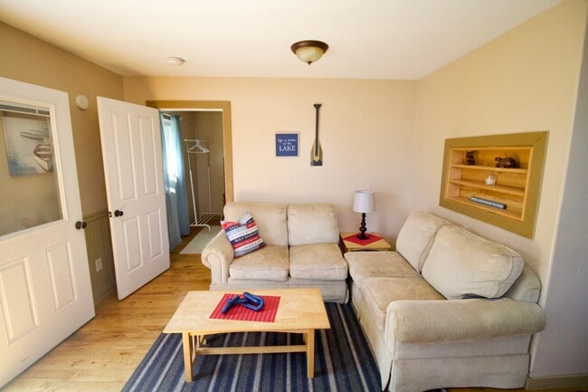 8 W Shore Rd, Unit Full Floor