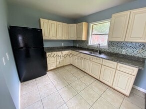 806 Sundale Dr in Lake Charles, LA - Building Photo - Building Photo