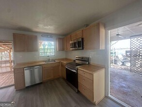 1009 Pinecrest Dr in Forest Park, GA - Building Photo - Building Photo