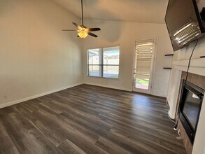 757 Desert Star Dr in Horizon City, TX - Foto de edificio - Building Photo