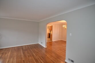 7604 Montgomery Rd, Unit 2 in Cincinnati, OH - Foto de edificio - Building Photo