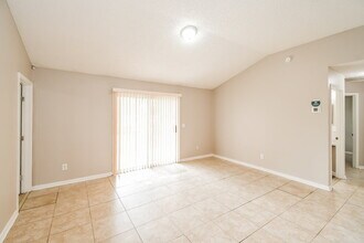 8554 Star Leaf Rd N in Jacksonville, FL - Foto de edificio - Building Photo