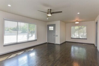 4400 Granbury Rd in Fort Worth, TX - Building Photo - Building Photo