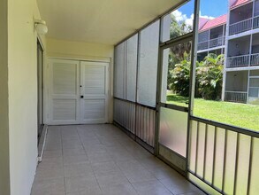 640 NW 13th St in Boca Raton, FL - Foto de edificio - Building Photo