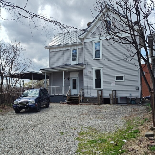509 S Main St, Unit Duplex 1 in Greensburg, PA - Foto de edificio - Building Photo