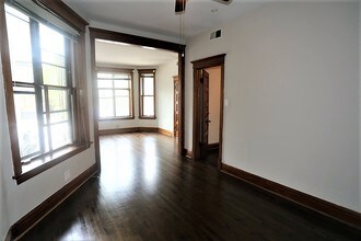 2523 N California Ave-Unit -A in Chicago, IL - Foto de edificio - Building Photo