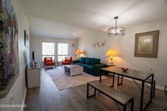 5C Twin Rivers Dr in East Windsor, NJ - Building Photo - Building Photo