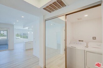 449 Le Doux Rd in Los Angeles, CA - Building Photo - Building Photo