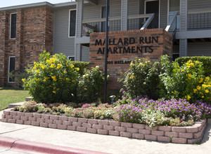 Mallard Run Apartments in Taylor, TX - Building Photo - Building Photo