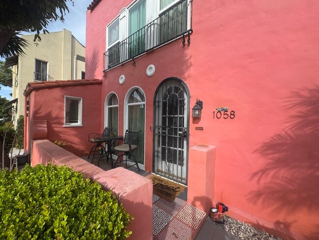 1058 S Redondo Blvd, Unit 1058, Unit 1058