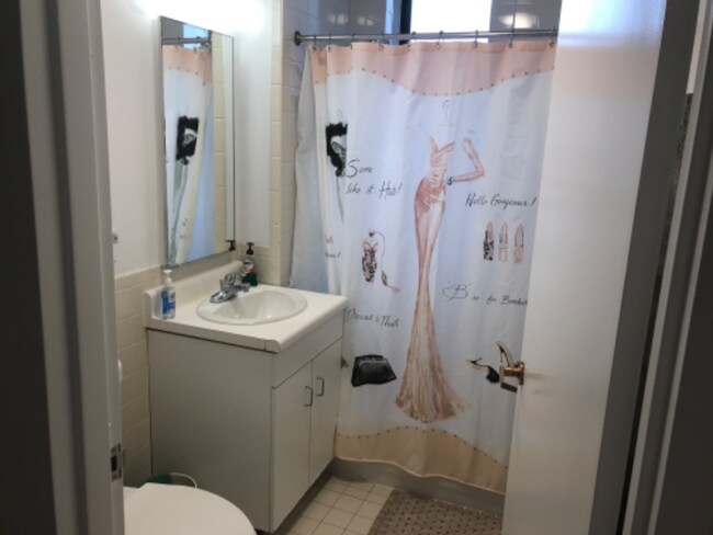 1100 Westchester Ave in Bronx, NY - Building Photo - Building Photo