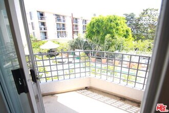 884 Palm Ave in West Hollywood, CA - Building Photo - Building Photo