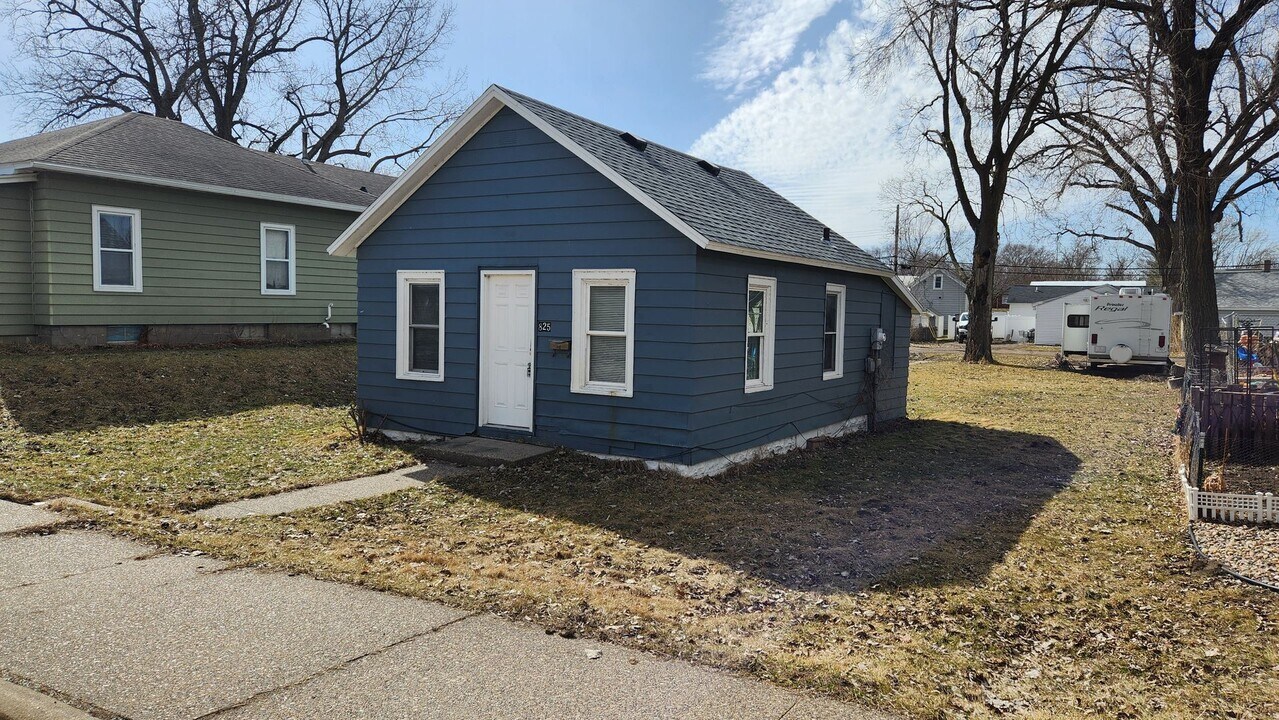 825 George St in La crosse, WI - Building Photo