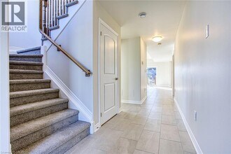 20 Elvira Wy in Thorold, ON - Building Photo - Building Photo