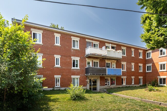 1460 Dutrisac Rue in St. Laurent, QC - Building Photo - Building Photo