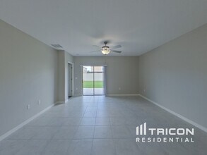 9512 Lemon Drop Lp in Sun City Center, FL - Building Photo - Building Photo