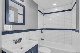 31-33-33 Burr Ave in Hempstead, NY - Building Photo - Building Photo