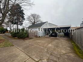 1723 W 13th Ave in Eugene, OR - Building Photo