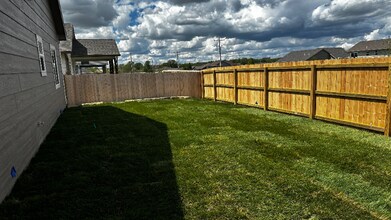 9901 Weeping Willow Dr in Manhattan, KS - Building Photo - Building Photo