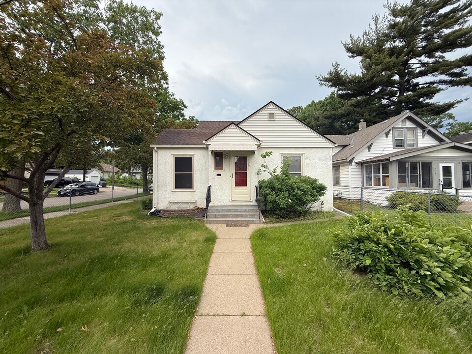 3901 N Thomas Ave in Minneapolis, MN - Building Photo