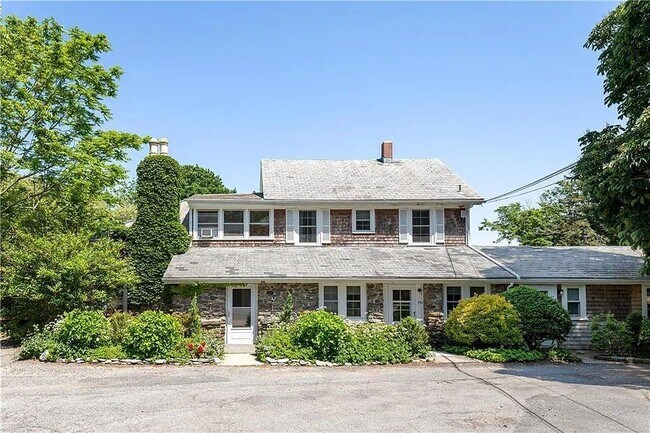 75 Green End Ave in Middletown, RI - Building Photo - Building Photo