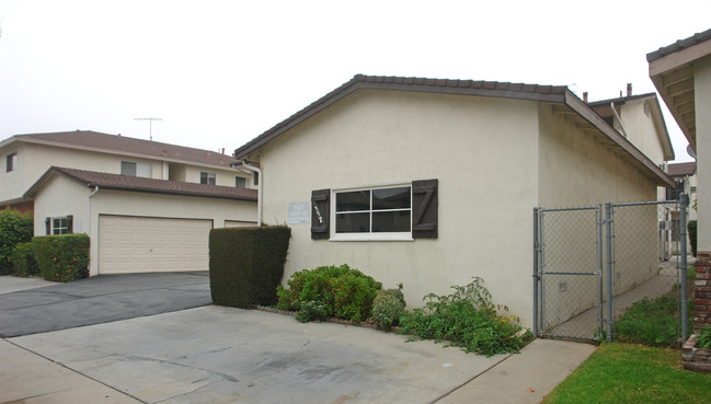 337 E Navilla Pl in Covina, CA - Building Photo - Building Photo